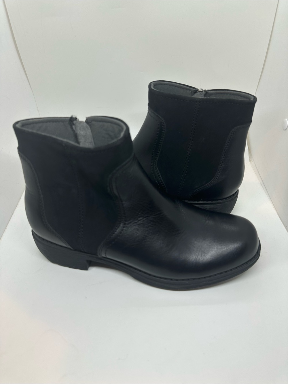 Eastland Meander Black Leather Ankle Boots Women’s 10